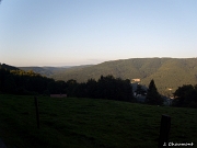 La vallée de la Moselle et les reliefs boisés des Vosges Moyennes, au-dessus de Lépange